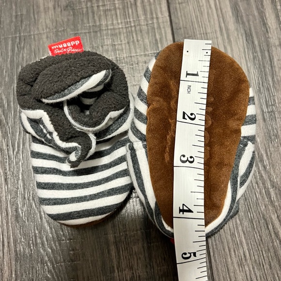Unisex-Baby White and Grey Stripes Fleece Booties Socks Non Skid Gripper Bottom - Picture 12 of 12